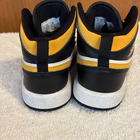 BIG KIDS' AIR JORDAN RETRO 1 MID SE CASUAL SNEAKERS - Picture 2 of 6